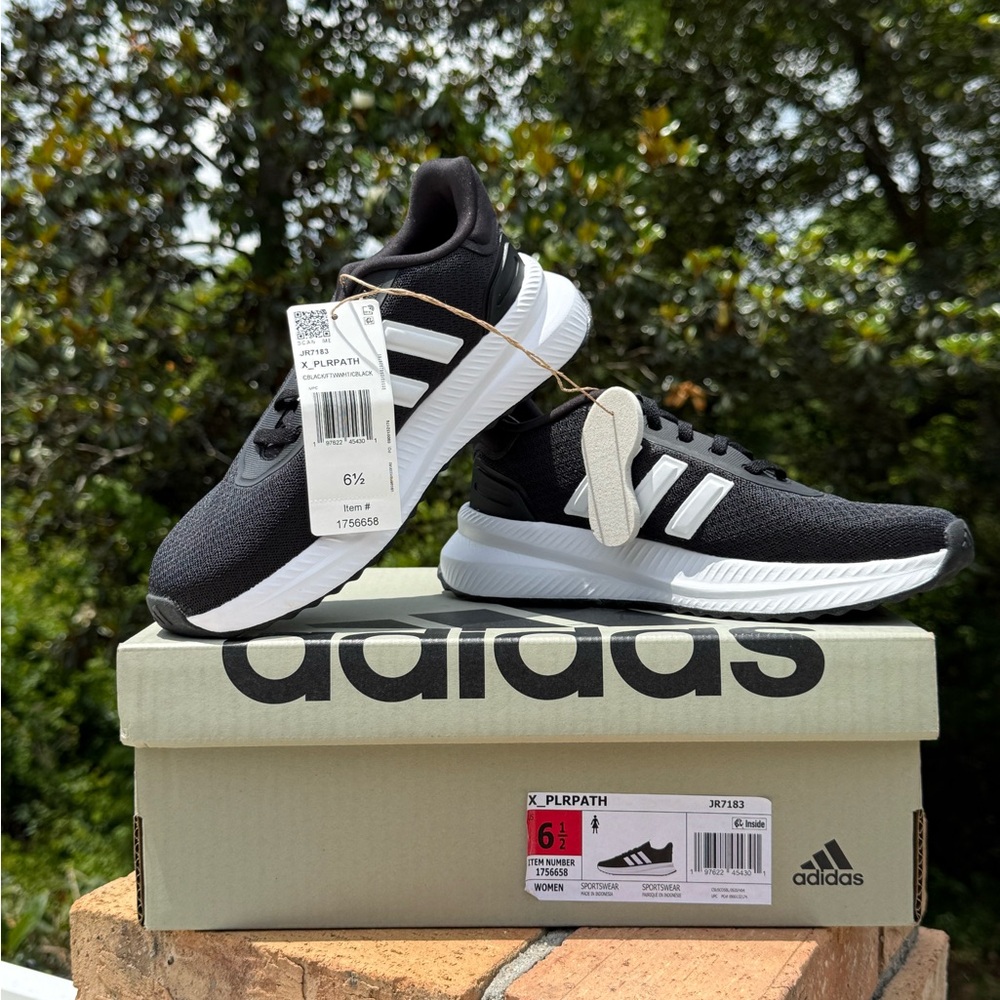 NWT Adidas Cloudfoam Comfort Sneakers | Women’s Size 6.5 | B&W Athletic Shoes